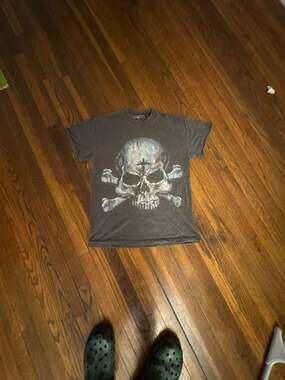 Vertabrae Pirate Skull Graphic T-Shirt in Washed Black